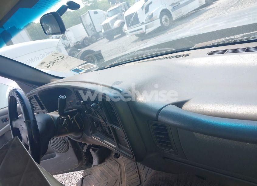 Photo 6 of 2006 Chevrolet Silverado 3500 CHASSIS WORK TRUCK (VIN 1GBJC34U96E255028)