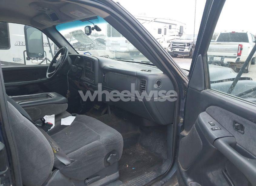 Photo 5 of 2002 Chevrolet Silverado 3500 CHASSIS LS (VIN 1GBJC39102F211468)