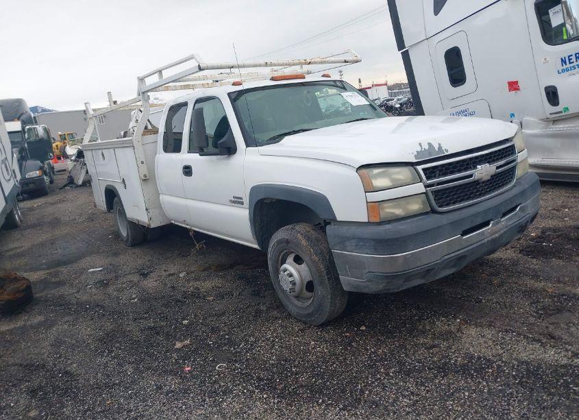 2006 Chevrolet Silverado 3500 CHASSIS WORK TRUCK (VIN 1GBJC39D76E246739) main photo
