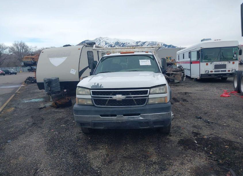 Photo 12 of 2006 Chevrolet Silverado 3500 CHASSIS WORK TRUCK (VIN 1GBJC39D76E246739)
