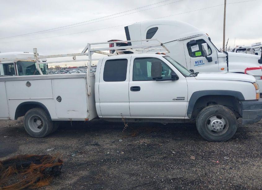 Photo 13 of 2006 Chevrolet Silverado 3500 CHASSIS WORK TRUCK (VIN 1GBJC39D76E246739)