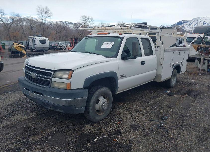 Photo 2 of 2006 Chevrolet Silverado 3500 CHASSIS WORK TRUCK (VIN 1GBJC39D76E246739)