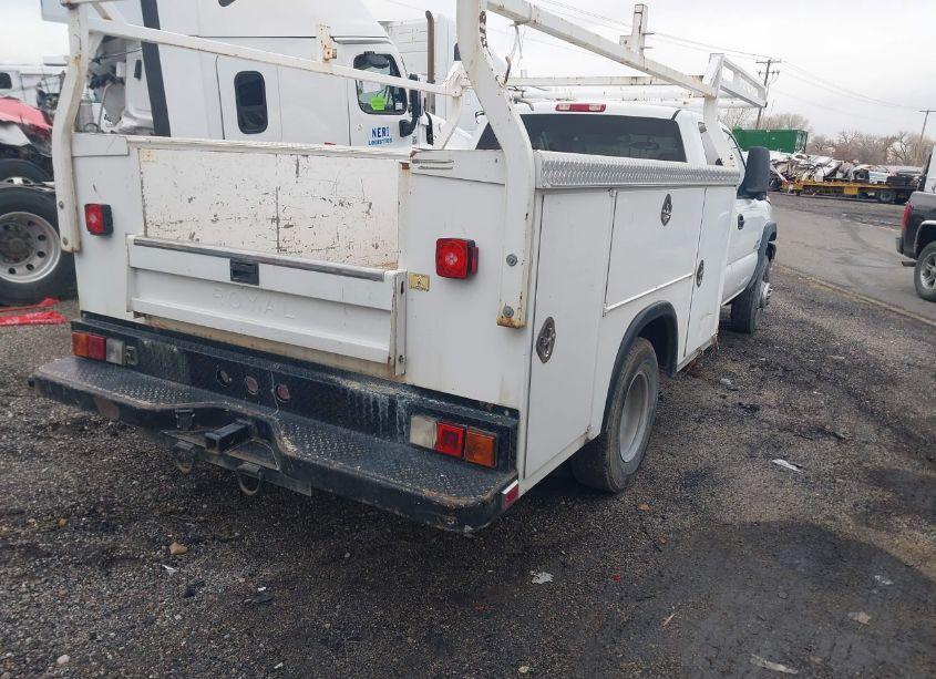 Photo 4 of 2006 Chevrolet Silverado 3500 CHASSIS WORK TRUCK (VIN 1GBJC39D76E246739)
