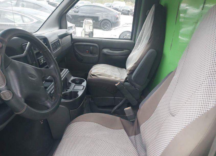 Photo 7 of 2002 Chevrolet Express COMM CUTAWAY (VIN 1GBJG31F221112465)
