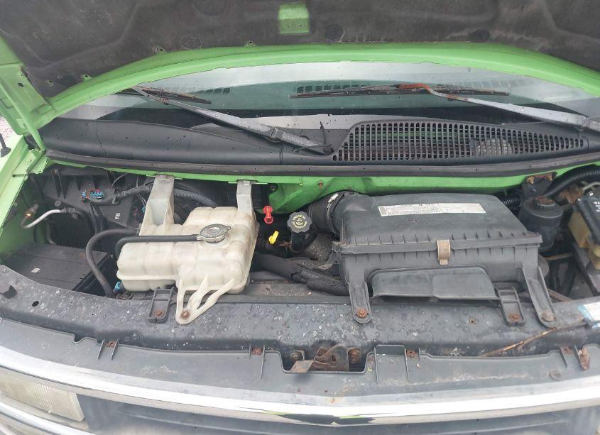 Photo 9 of 2002 Chevrolet Express COMM CUTAWAY (VIN 1GBJG31F221112465)