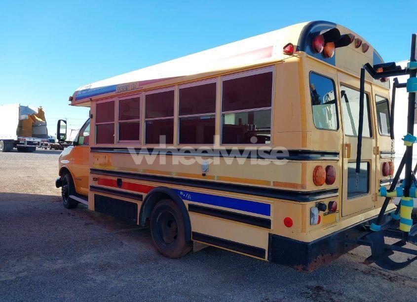 Photo 3 of 2003 Chevrolet Bus EXPRESS COMM CUTAWAY (VIN 1GBJG31F421216729)