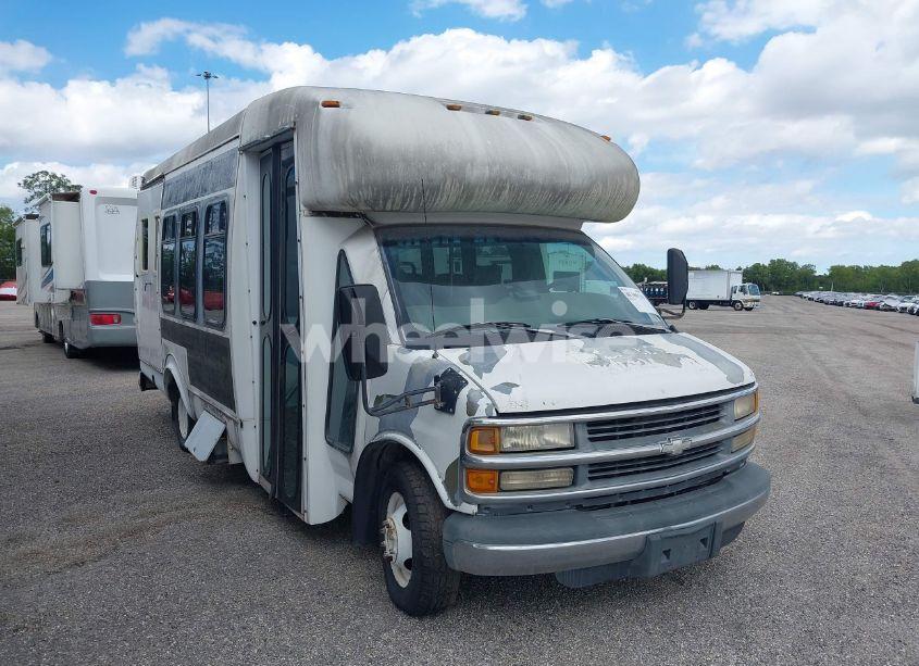 2001 Chevrolet Express RV CUTAWAY (VIN 1GBJG31G611175379) main photo