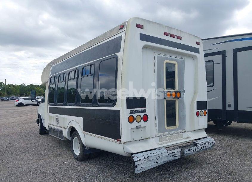 Photo 3 of 2001 Chevrolet Express RV CUTAWAY (VIN 1GBJG31G611175379)