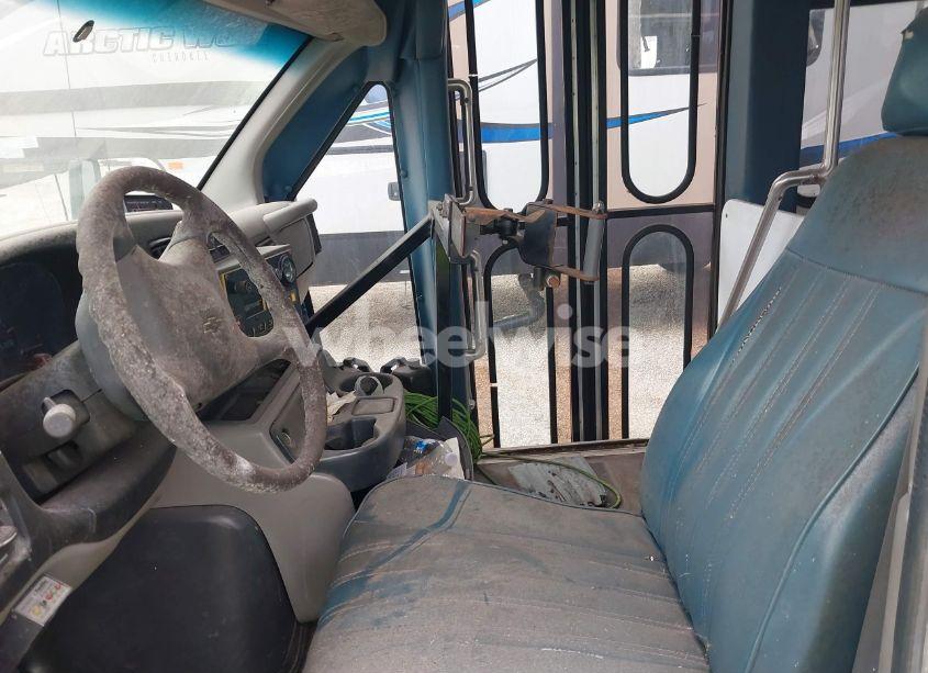 Photo 6 of 2001 Chevrolet Express RV CUTAWAY (VIN 1GBJG31G611175379)