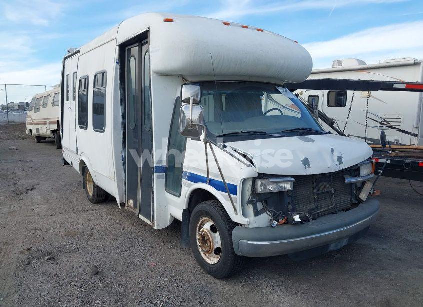 1999 Chevrolet Express RV CUTAWAY (VIN 1GBJG31J2X1065109) main photo