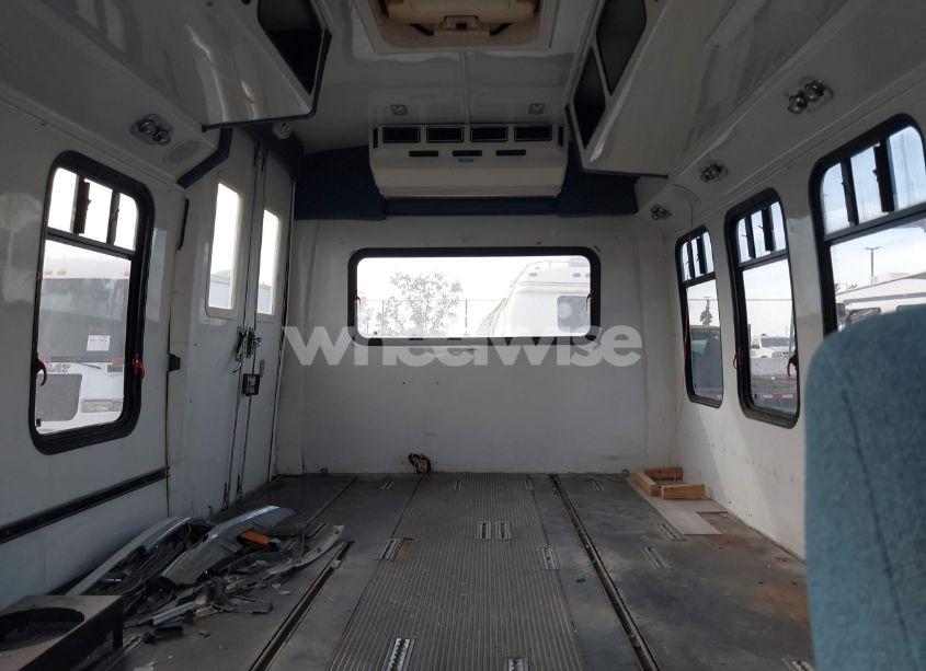 Photo 6 of 1999 Chevrolet Express RV CUTAWAY (VIN 1GBJG31J2X1065109)