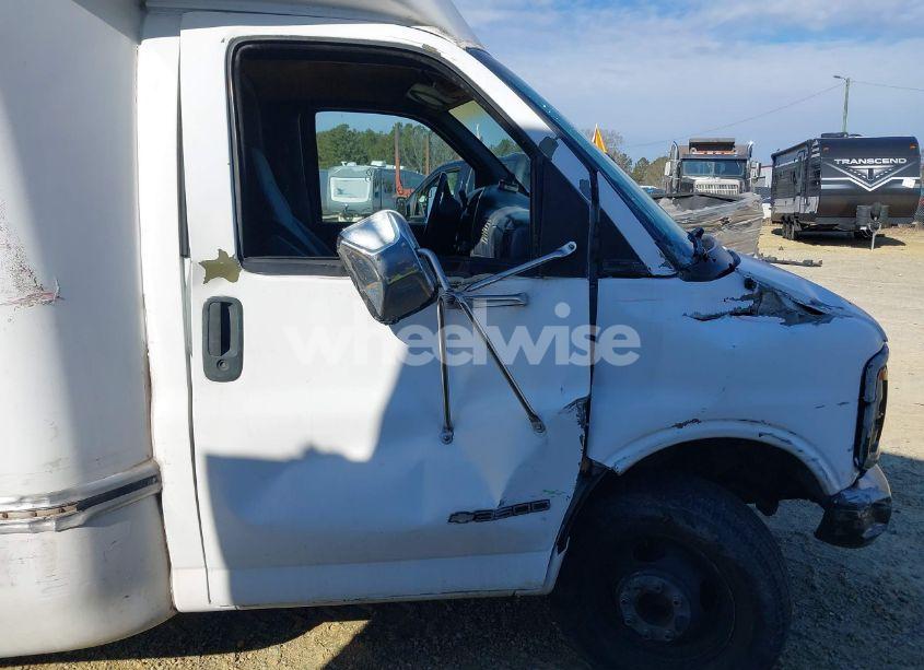 Photo 15 of 1998 Chevrolet Cutaway COMMERCIAL (VIN 1GBJG31J9W1016830)