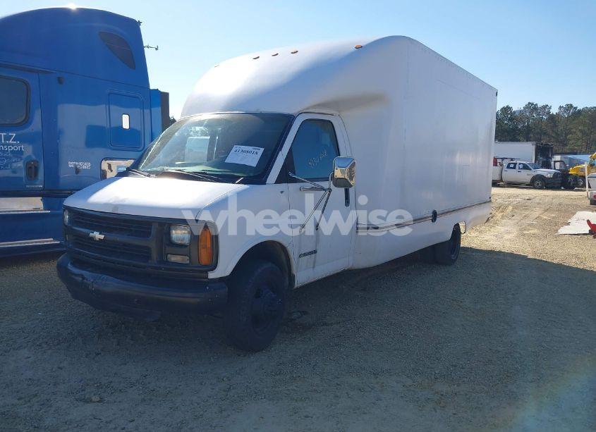 Photo 2 of 1998 Chevrolet Cutaway COMMERCIAL (VIN 1GBJG31J9W1016830)