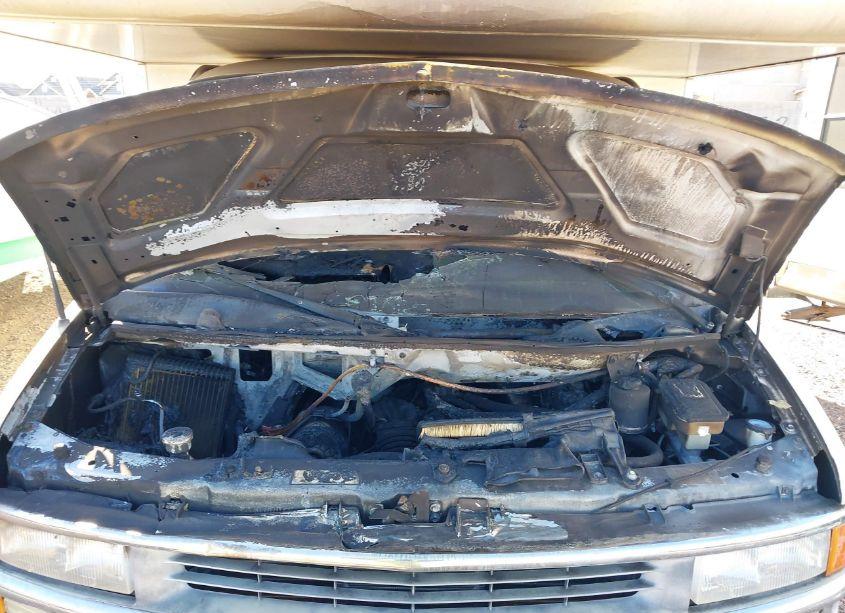 Photo 10 of 2000 Chevrolet Express RV CUTAWAY (VIN 1GBJG31JXY1195740)