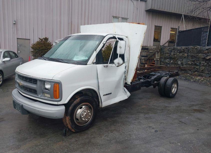 Photo 2 of 2002 Chevrolet Express COMM CUTAWAY (VIN 1GBJG31R221148649)