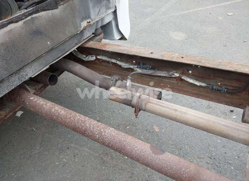 Photo 12 of 2000 Chevrolet Express COMM CUTAWAY (VIN 1GBJG31R7Y1209731)