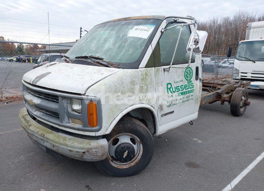 Photo 2 of 2000 Chevrolet Express COMM CUTAWAY (VIN 1GBJG31R7Y1209731)