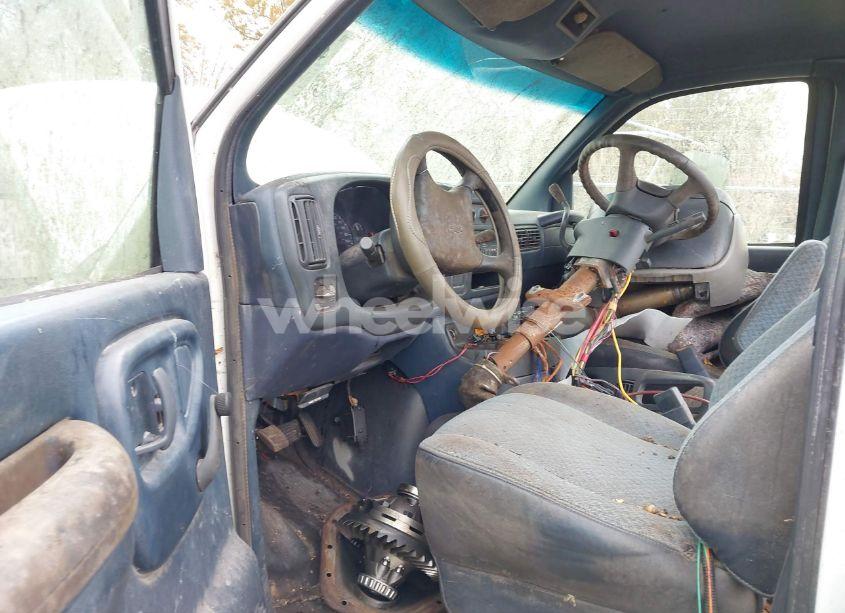 Photo 6 of 2000 Chevrolet Express COMM CUTAWAY (VIN 1GBJG31R7Y1209731)