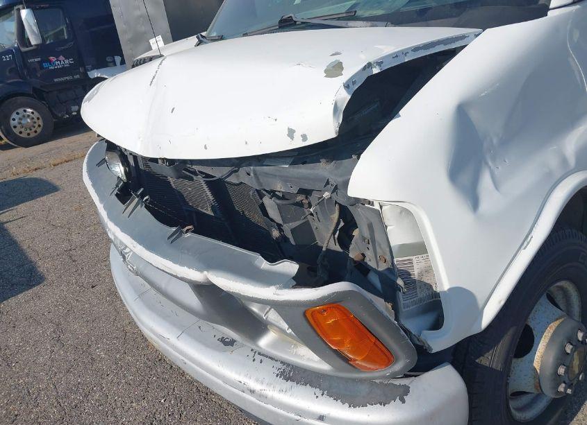 Photo 11 of 2002 Chevrolet Express COMM CUTAWAY (VIN 1GBJG31R821138286)
