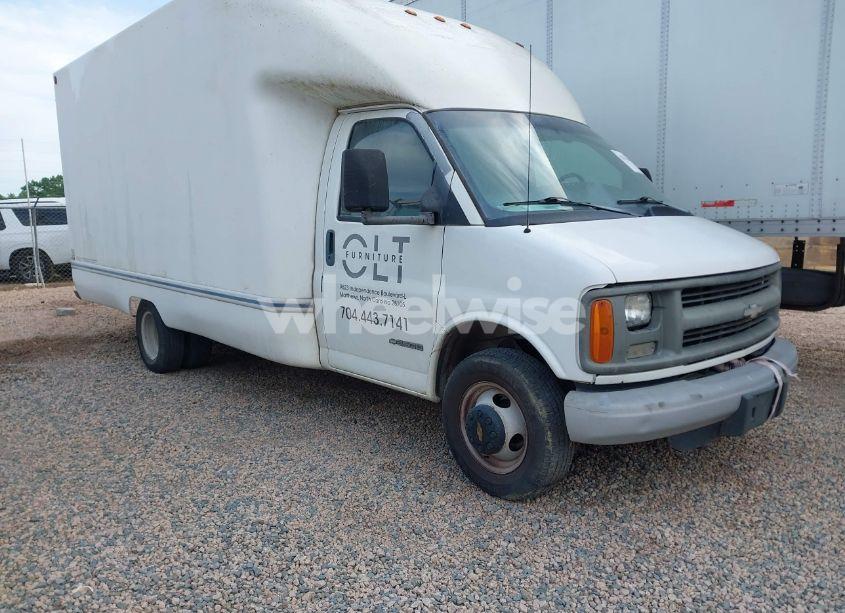 2002 Chevrolet Express COMM CUTAWAY (VIN 1GBJG31R921176769) main photo