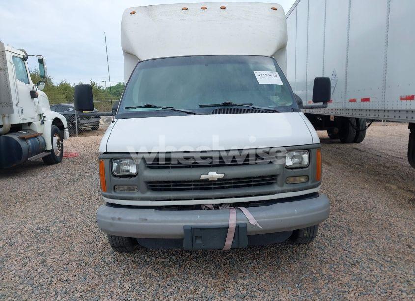 Photo 11 of 2002 Chevrolet Express COMM CUTAWAY (VIN 1GBJG31R921176769)