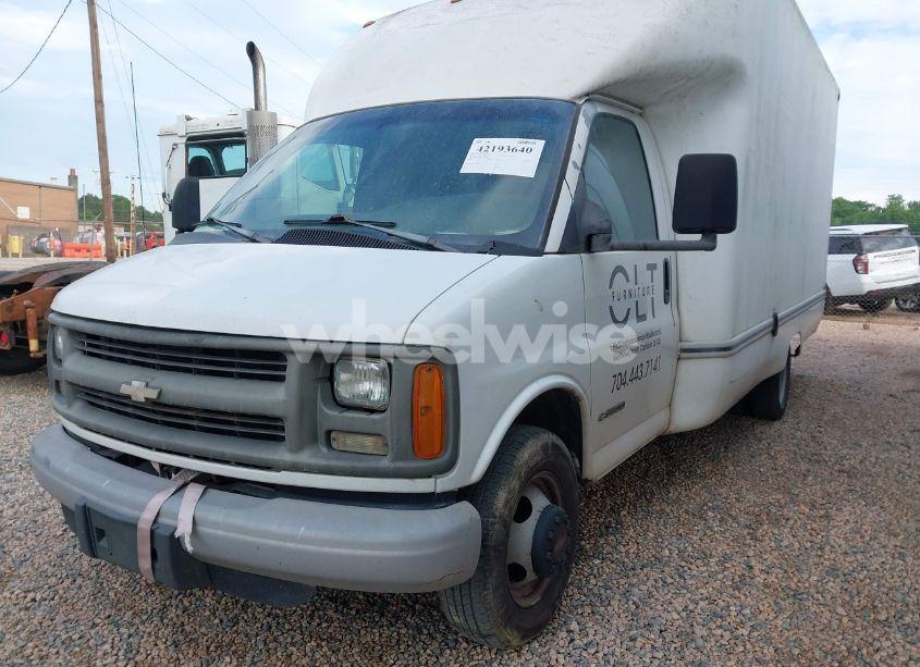 Photo 2 of 2002 Chevrolet Express COMM CUTAWAY (VIN 1GBJG31R921176769)