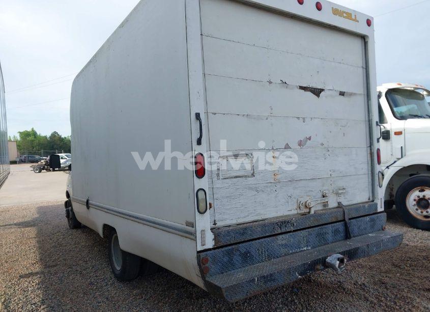 Photo 3 of 2002 Chevrolet Express COMM CUTAWAY (VIN 1GBJG31R921176769)