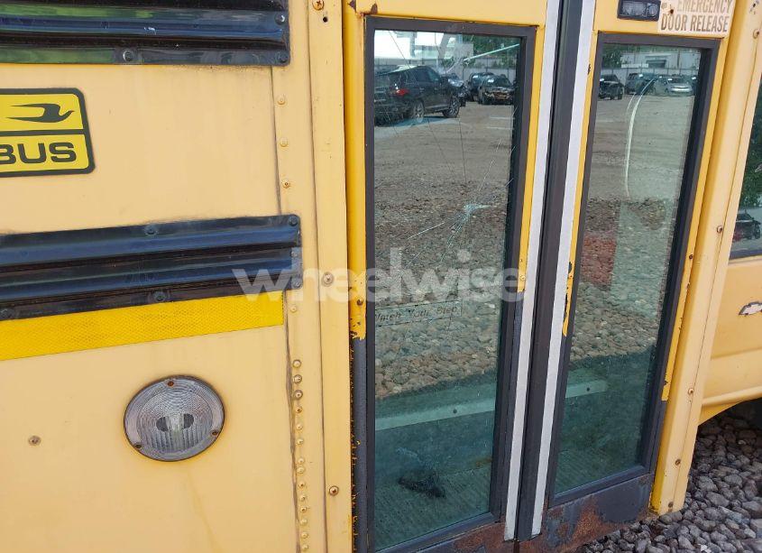 Photo 11 of 2006 Chevrolet Express CUTAWAY WORK VAN (VIN 1GBJG31U061244211)