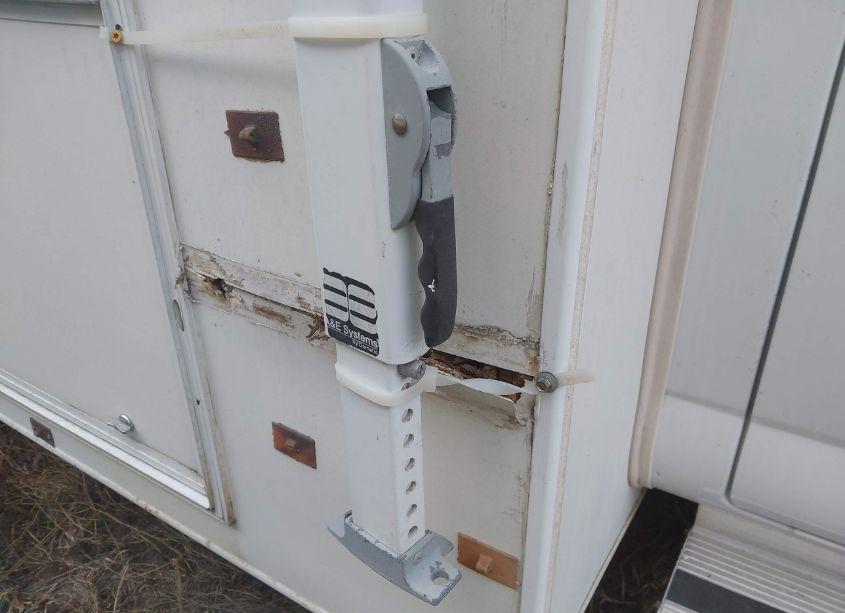 Photo 11 of 2004 Chevrolet Express CUTAWAY BASE W/C7L/C7N (VIN 1GBJG31U141163991)