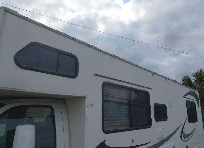 Photo 18 of 2004 Chevrolet Express CUTAWAY BASE W/C7L/C7N (VIN 1GBJG31U141163991)