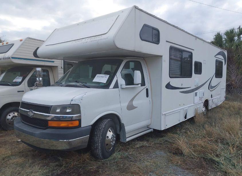 Photo 2 of 2004 Chevrolet Express CUTAWAY BASE W/C7L/C7N (VIN 1GBJG31U141163991)