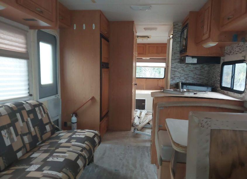 Photo 6 of 2004 Chevrolet Express CUTAWAY BASE W/C7L/C7N (VIN 1GBJG31U141163991)