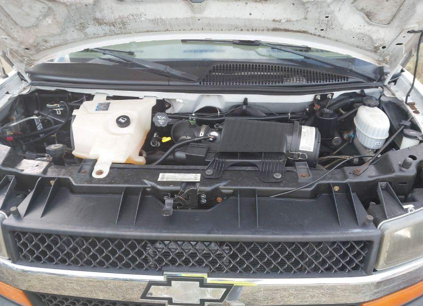 Photo 9 of 2004 Chevrolet Express CUTAWAY BASE W/C7L/C7N (VIN 1GBJG31U141163991)