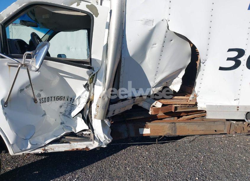 Photo 11 of 2004 Chevrolet Express CUTAWAY BASE W/C7L/C7N (VIN 1GBJG31U341172286)