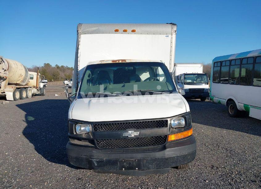 Photo 13 of 2004 Chevrolet Express CUTAWAY BASE W/C7L/C7N (VIN 1GBJG31U341172286)
