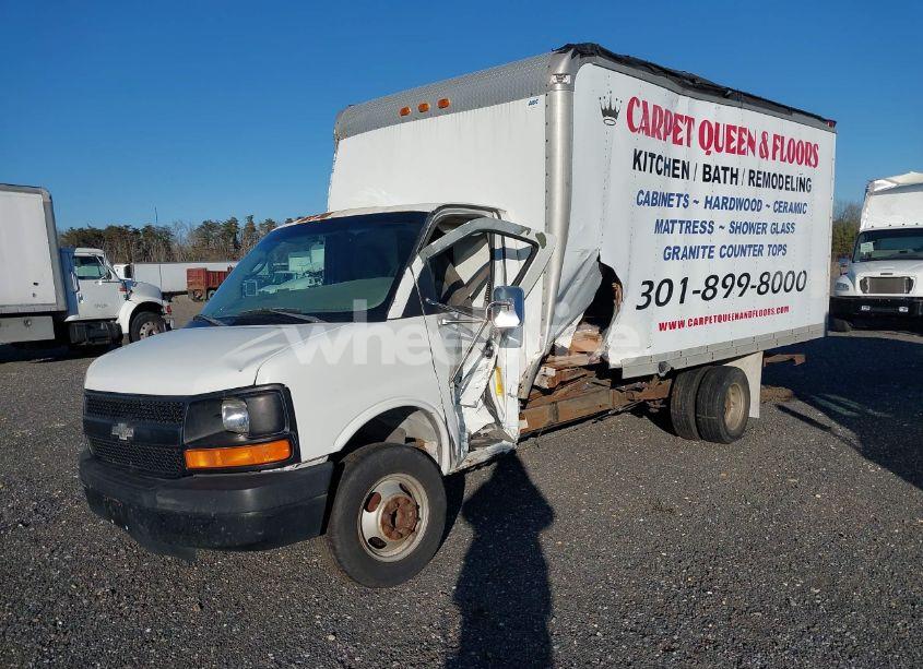 Photo 2 of 2004 Chevrolet Express CUTAWAY BASE W/C7L/C7N (VIN 1GBJG31U341172286)