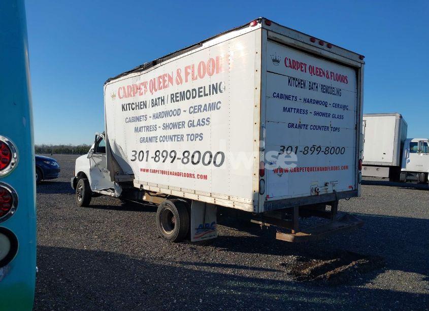 Photo 3 of 2004 Chevrolet Express CUTAWAY BASE W/C7L/C7N (VIN 1GBJG31U341172286)