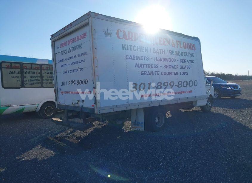 Photo 4 of 2004 Chevrolet Express CUTAWAY BASE W/C7L/C7N (VIN 1GBJG31U341172286)