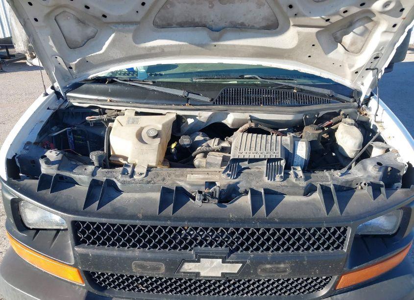 Photo 9 of 2005 Chevrolet Express CUTAWAY BASE W/C7L/C7N (VIN 1GBJG31U451206172)