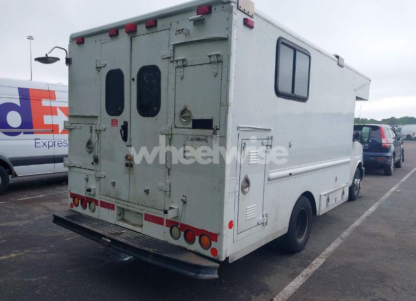 Photo 4 of 2007 Chevrolet Express CUTAWAY WORK VAN (VIN 1GBJG31U571236686)