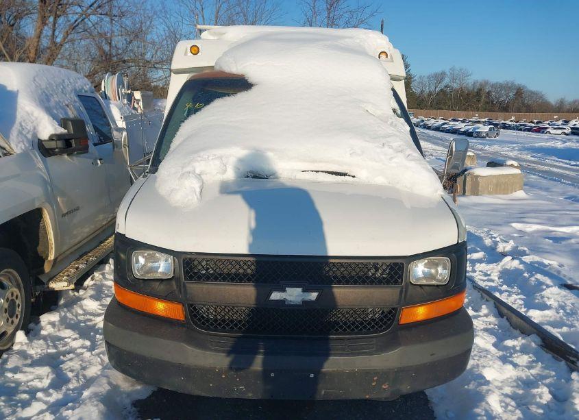 Photo 12 of 2004 Chevrolet Express CUTAWAY BASE W/C7L/C7N (VIN 1GBJG31U641160083)