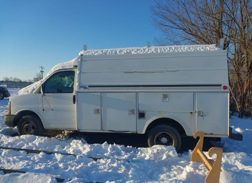 Photo 14 of 2004 Chevrolet Express CUTAWAY BASE W/C7L/C7N (VIN 1GBJG31U641160083)