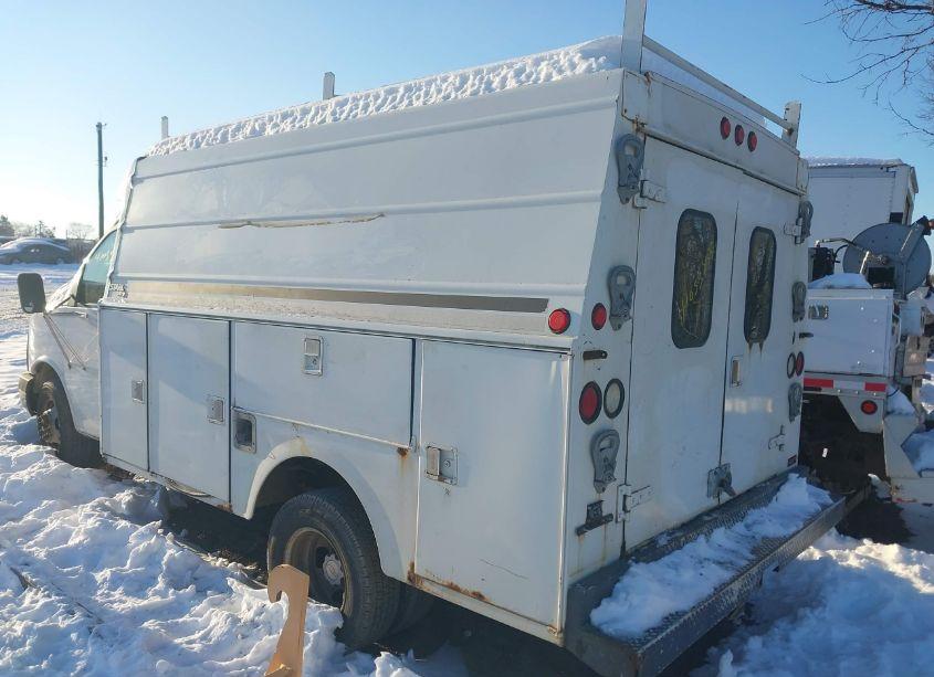 Photo 3 of 2004 Chevrolet Express CUTAWAY BASE W/C7L/C7N (VIN 1GBJG31U641160083)