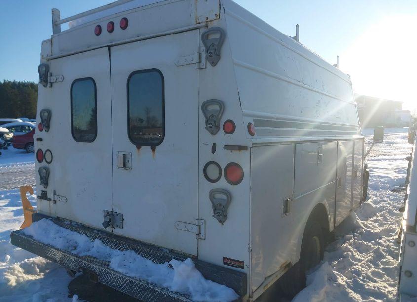 Photo 4 of 2004 Chevrolet Express CUTAWAY BASE W/C7L/C7N (VIN 1GBJG31U641160083)