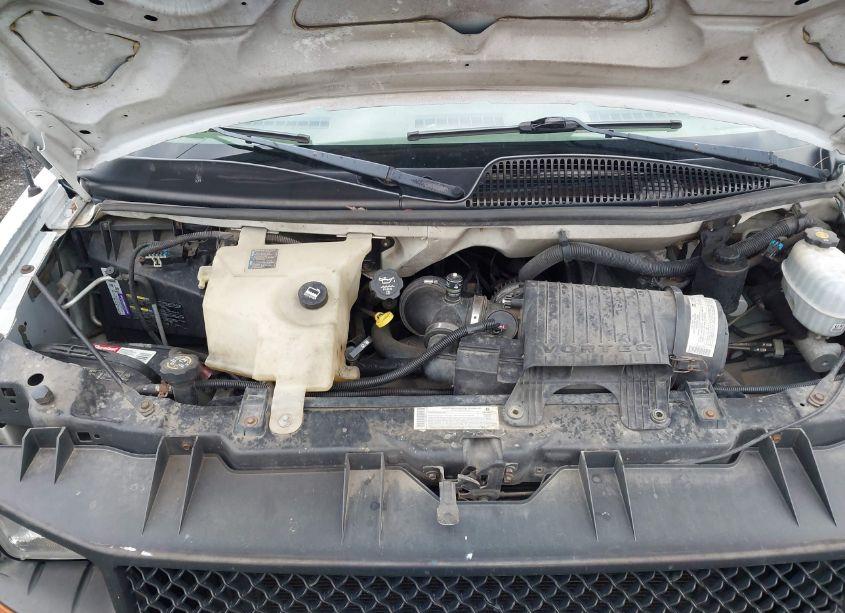 Photo 9 of 2004 Chevrolet Express CUTAWAY BASE W/C7L/C7N (VIN 1GBJG31U641160083)