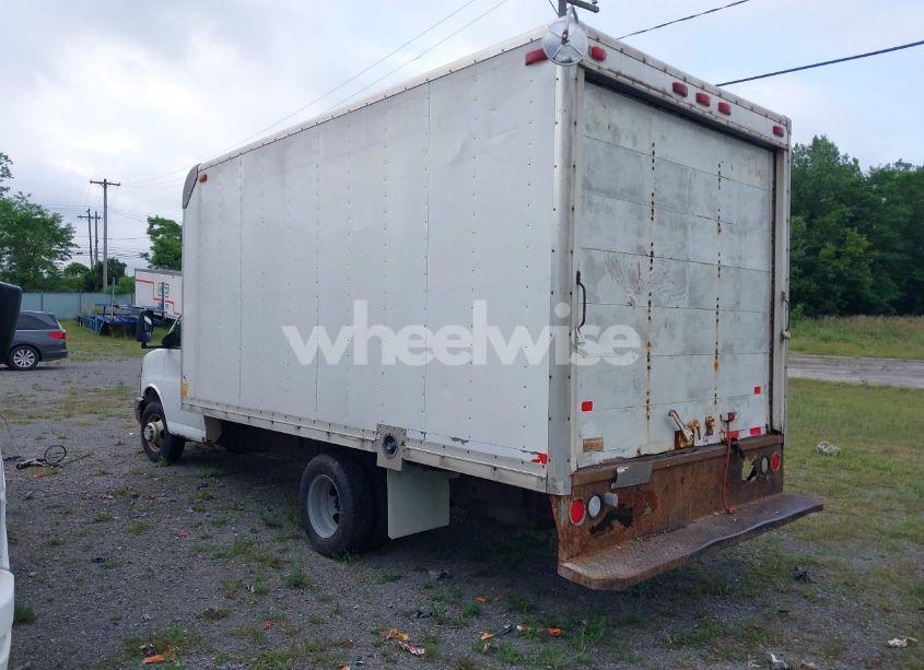 Photo 3 of 2005 Chevrolet Express CUTAWAY BASE W/C7A (VIN 1GBJG31U651236581)