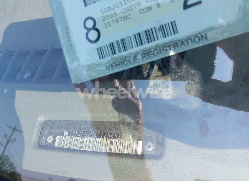 Photo 8 of 2005 Chevrolet Express CUTAWAY BASE W/C7A (VIN 1GBJG31U651236581)