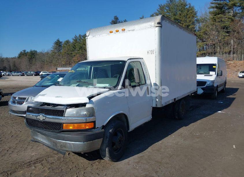 Photo 2 of 2007 Chevrolet Express CUTAWAY WORK VAN (VIN 1GBJG31U671254484)