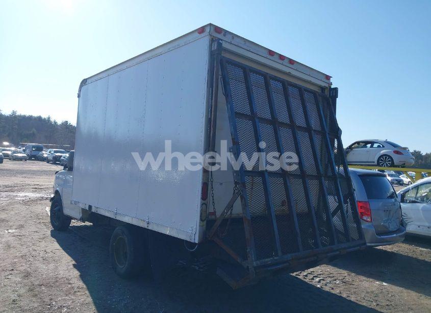 Photo 3 of 2007 Chevrolet Express CUTAWAY WORK VAN (VIN 1GBJG31U671254484)