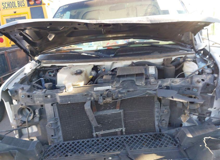Photo 10 of 2003 Chevrolet Express CUTAWAY BASE W/C7L/C7N (VIN 1GBJG31U831132168)